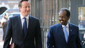 Britain's Prime Minister David Cameron (L) and Somali President Hassan Sheikh Mohamud.(Reuters / Stefan Rousseau)